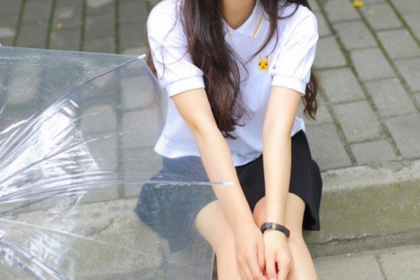 After searching for about five or six minutes, Lin Tian finally saw a motor train.